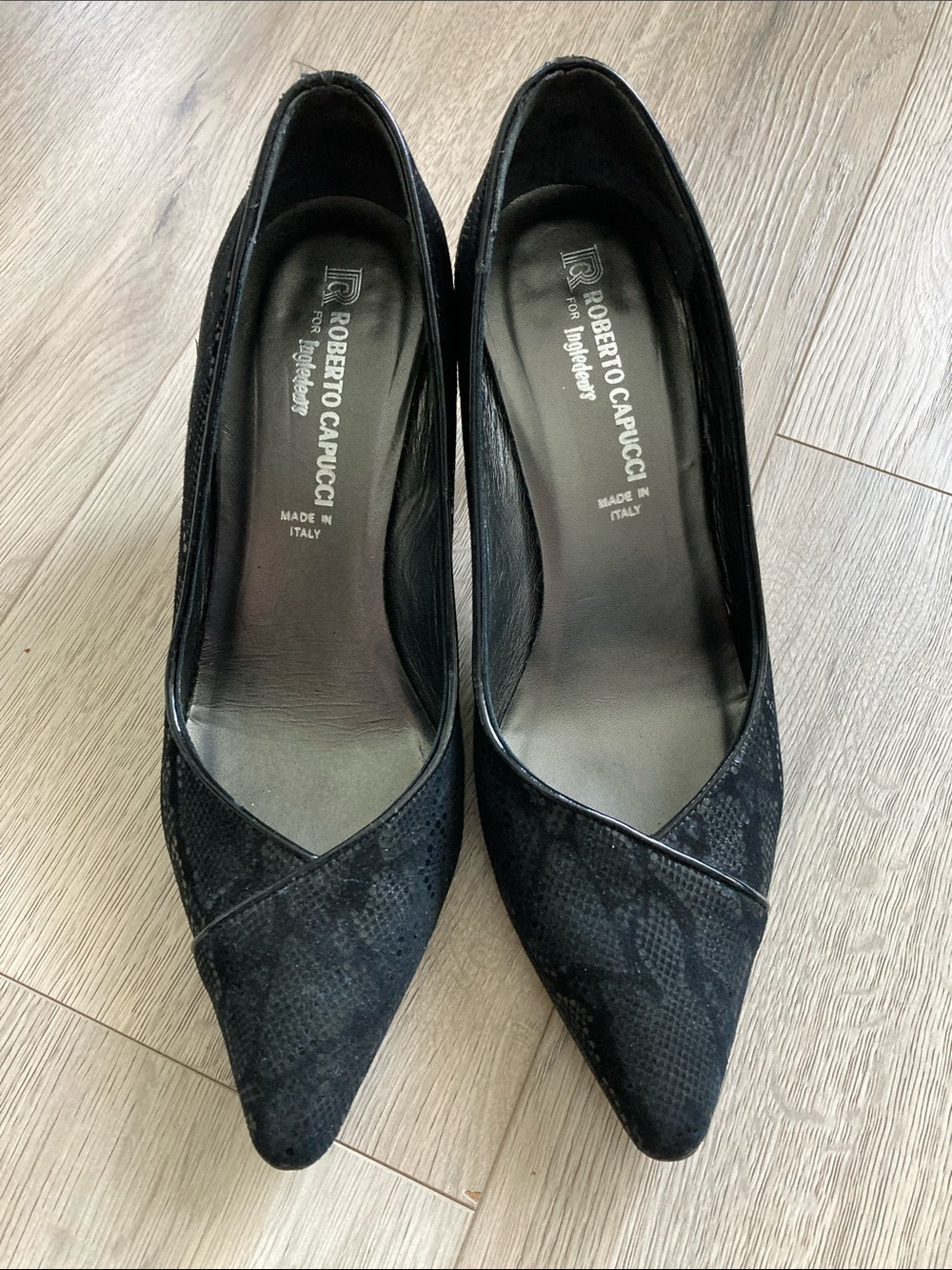 Roberto Capucci for Ingledews Black Pointed-Toe Women’s Pumps